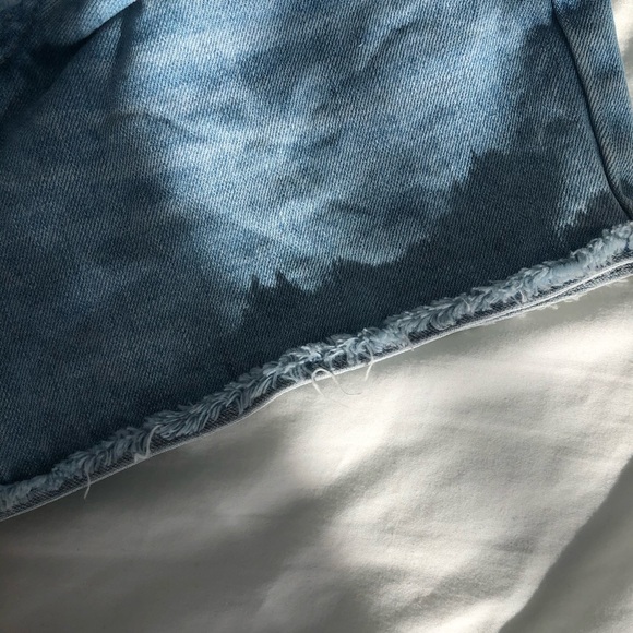 [SOLD] Button up jeans shorts - Picture 5 of 5